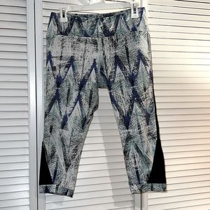 EleVen by Venus Williams Cropped Leggings - Size M.